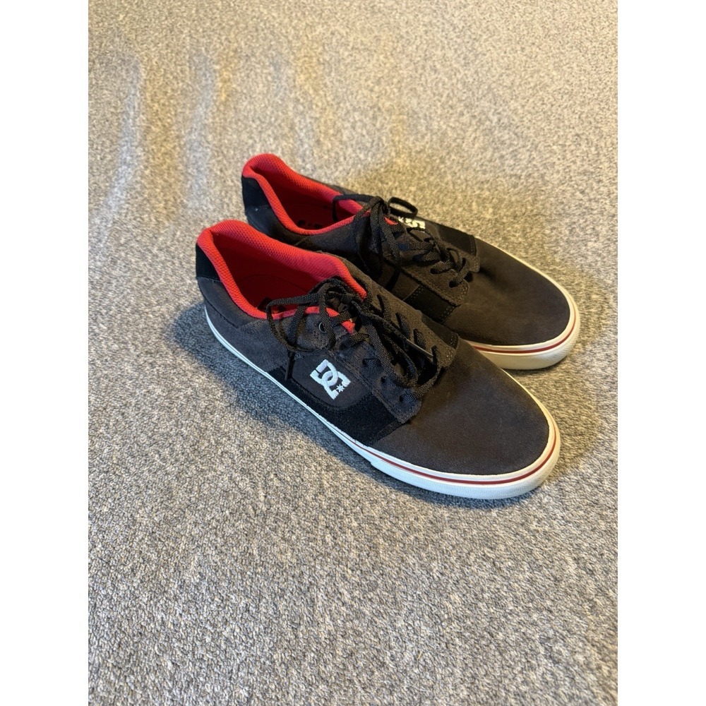 DC SKATE SHOES, Size 10M Grey Suede/Leather with Red Trim - In Excellent Cond.